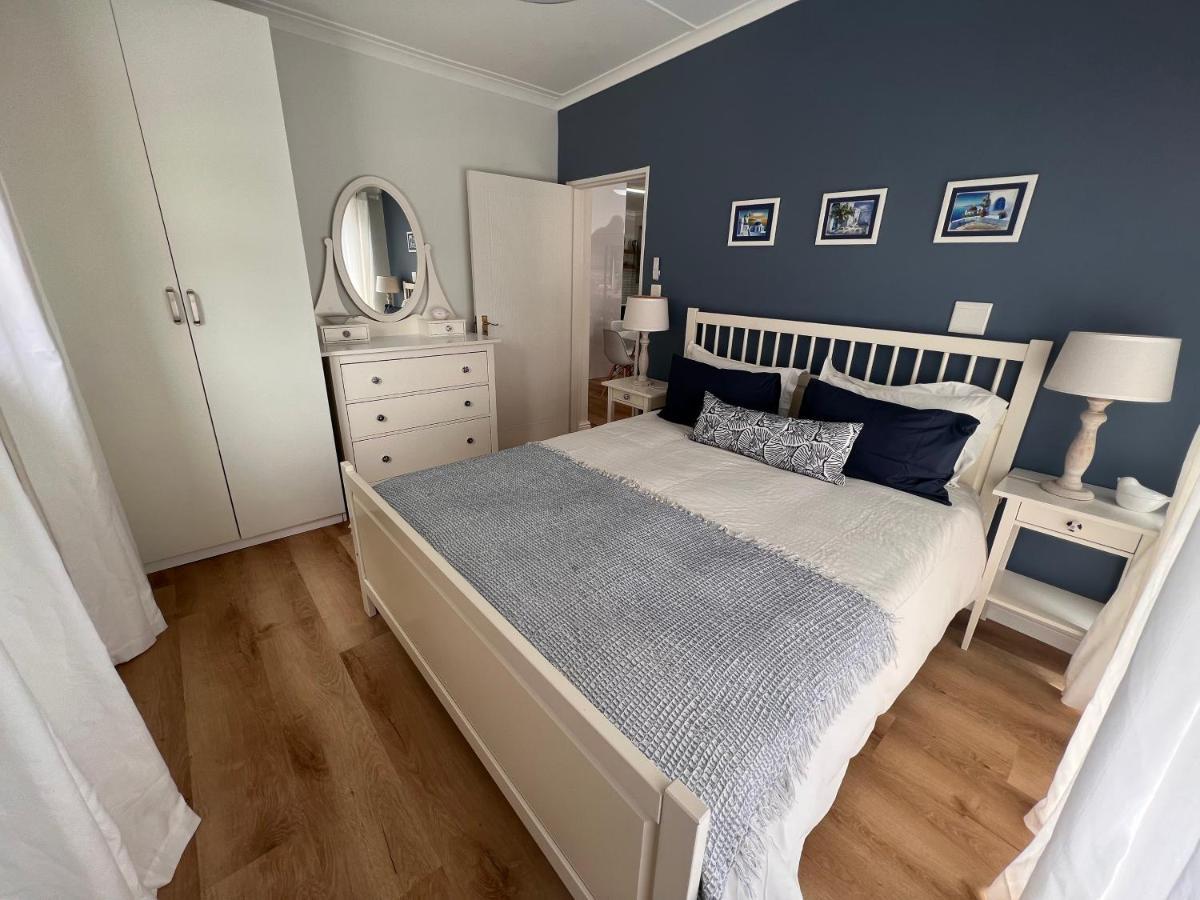 Adorable 2 Bedroom Cottage With Spacious Veranda 허머너스 외부 사진