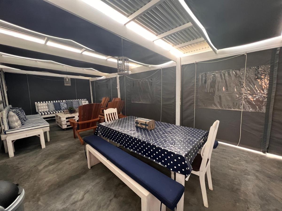 Adorable 2 Bedroom Cottage With Spacious Veranda 허머너스 외부 사진